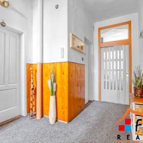 Foto inzerátu Prodej vily (241 m²) s výjimečným pozemkem (3528 m²), Čeladná II
