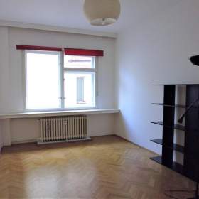 Pronájem bytu 1+1 s balkonem, 44 m2, 4. p. s výtahem, centrum města, Praha 2 -  Vinohrady, Anglická / 19471463