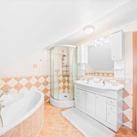 Foto inzerátu Prodej RD 6+KK/G na pozemku 933m2 v obci Zbiroh okr. Rokycany