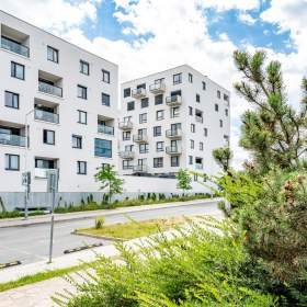 Prodej bytu 2+kk/B/G, OV, 52m2 + balkon 4m2, ulice U Elektry, Praha 9 - Hloubětín / 19504185
