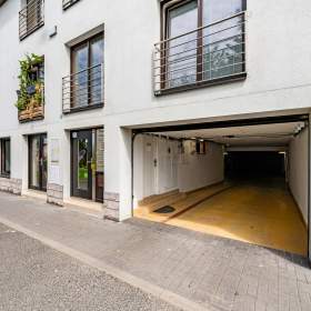 Prodej garážového stání 13 m2 + úložný prostor, OV, Praha 6 -  Břevnov, ul. Nad Motolskou nemocnicí / 19515062