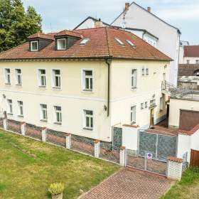 Prodej RD se dvěma BJ 5+kk a 2+1/T/G, nebytovým prostorem na Masarykově náměstí v Protivíně / 19521516