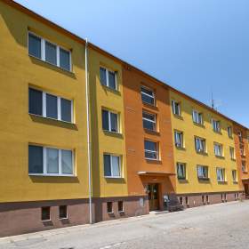 Prodej bytu 3+kk o CP 65 m2 se zahrádkou, Březnice, ul. Rožmitálská / 19521634