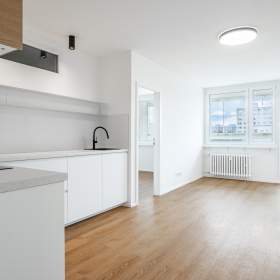 Prodej bytu 4+kk/OV/L, 76 m2, ul. Hekrova, Praha -  Háje / 19522219