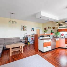 Foto inzerátu Prodej bytu 2+kk/B 78 m2, OV, Vestec u Prahy