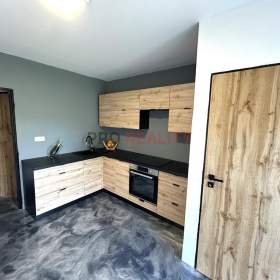 3+1 os. vl. 84,93 m2 Polom + podíl 1/8 na pozemku o výměře 3281 m2 / 19569053