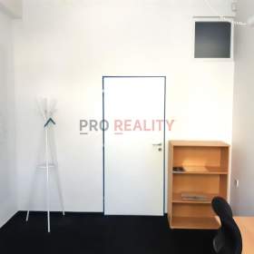 Foto inzerátu Nebytové prostory OV-Poruba, 4. obv. ul. Spartakovců, 12 m2