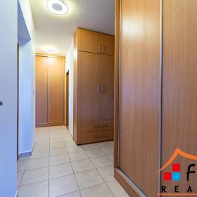 Foto inzerátu Pronájem prostorného bytu 3+1 s balkónem (85,5m²) a vlastní garáží (22 m²), os. vl., Ostrava-Michál