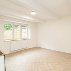 Pronájem bytu 2+kk 62 m2, OV, Praha 4 - Podolí, ul. Dvorecké náměstí / 19922877