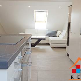 Pronájem nadstandartního podkrovního bytu 2+kk/65m² na ul. Daliborova, Ostrava -  Mariánské Hory / 19933534