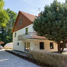 Prodej rodinného domu 7+KK / B / G 270 m², pozemek 1180 m², Mukařov- Žernovka, okr. Praha -  východ / 19940359