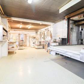 Foto inzerátu Prodej, komerční – pekárna 642 m2, pozemek 588 m2, OV Mariánské Hory