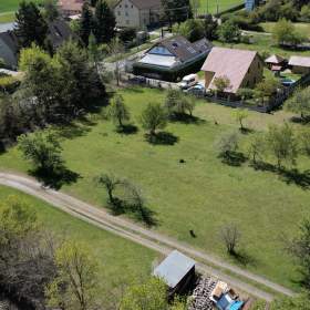 Prodej stavebního pozemku 742 m2, Bášť, Praha -  Východ / 19954300