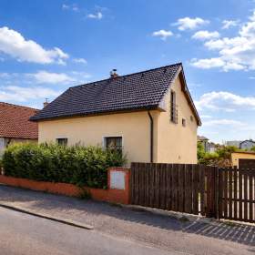 Pronájem rodinného domu 4+kk 174 m2, zahrada 404 m2, Úvaly, Praha -  východ / 19957239