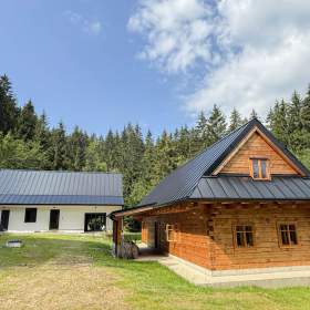 Novostavba masivní roubenky a zděná chalupa, 291 m2, pozemek 4 432 m2, Hutisko Solanec, okr. Vsetín / 19958030