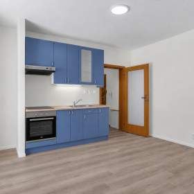 Foto inzerátu Prodej bytu 2+kk 35 m2 + předzahrádka 48 m2, OV, Praha 8 - Troja, ul. Vřesová