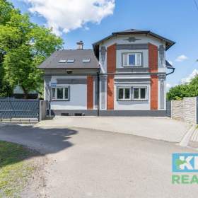 Foto inzerátu Prodej, prvorepubliková vila s pozemkem 2 600 m², Ostrava, ul. Muglinovská