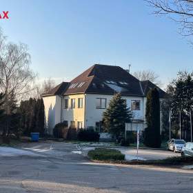 Prodej komerční budovy cca 900 m² s pozemky 1 573 m², Kunovice / 19365631