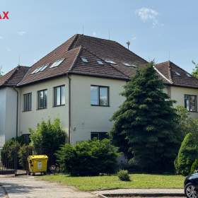 Prodej komerční budovy cca 900 m² s pozemky 1 573 m², Kunovice / 19365631