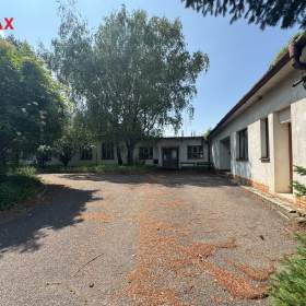 Prodej komerční budovy cca 662 m² s pozemky 4428 m², Kunovice / 19365637