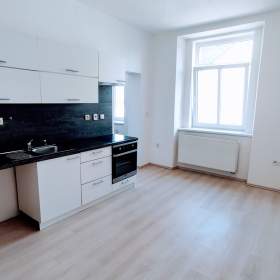 Pronájem bytu 1+kk, cca 30 m² v Šumperku s parkováním / 19438748