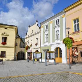 Prodej domu s komerčním prostorem, bydlením a zahradou, Masarykovo nám., Uničov / 19450824
