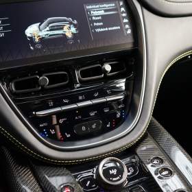 Foto inzerátu Aston Martin DBX AMR23 PACK*TAŽNÉ*NEZ.TOP*CARBO