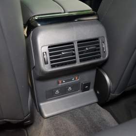 Foto inzerátu Land Rover Range Rover Velar VELAR*P250*DYNAMIC SE*MERIDIAN