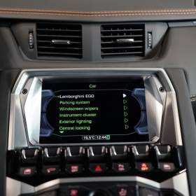 Foto inzerátu Lamborghini Aventador S*SENSONUM*KAMERA*LIFT