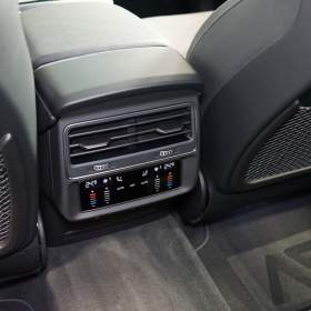 Foto inzerátu Audi Q7 50 TDI*S-LINE*TAŽNÉ*OLED*NEZ.T