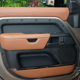 Foto inzerátu Land Rover Defender OCTA*625PS*HUD*PANO*MERIDIAN*