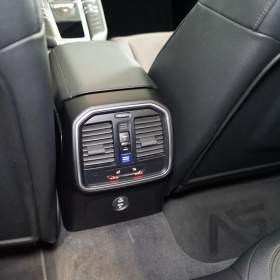 Foto inzerátu Porsche Macan PANO*CAMERA*LED*