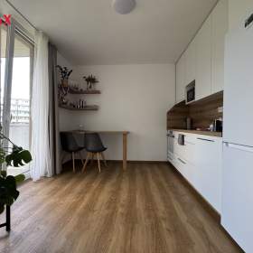 Pronájem nového vybaveného bytu 1+kk, 27,3 m² + komora a parkovací stání, Camilla Sitteho, Olomouc / 19540316