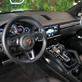 Foto inzerátu Porsche Cayenne TURBO*PCCB*PDCC*TAŽNÉ*ZÁRUKA