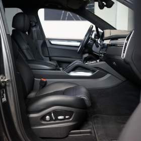 Foto inzerátu Porsche Cayenne TURBO*PCCB*PDCC*TAŽNÉ*ZÁRUKA