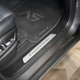 Foto inzerátu Porsche Cayenne TURBO*PCCB*PDCC*TAŽNÉ*ZÁRUKA