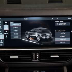 Foto inzerátu Porsche Cayenne TURBO*PCCB*PDCC*TAŽNÉ*ZÁRUKA