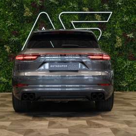 Foto inzerátu Porsche Cayenne TURBO*PCCB*PDCC*TAŽNÉ*ZÁRUKA