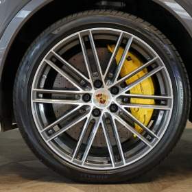 Foto inzerátu Porsche Cayenne TURBO*PCCB*PDCC*TAŽNÉ*ZÁRUKA