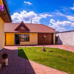 Foto inzerátu Prodej dvougeneračního rodinného domu, 442 m², pozemek 2 875 m², Červenka