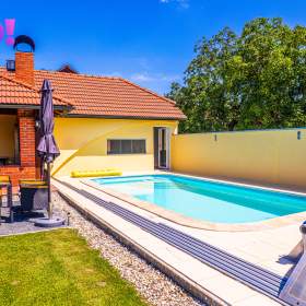 Foto inzerátu Prodej dvougeneračního rodinného domu, 442 m², pozemek 2 875 m², Červenka