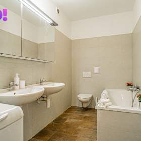 Foto inzerátu Prodej řadového rodinného domu 5+kk se zahradou a dvougaráží, Praha 8 - Staré Ďáblice