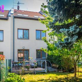 Foto inzerátu Prodej řadového rodinného domu 5+kk se zahradou a dvougaráží, Praha 8 - Staré Ďáblice