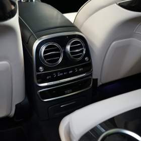 Foto inzerátu Mercedes-Benz 560 L*4M*AMG*MASÁŽE*MEDIA*PANO