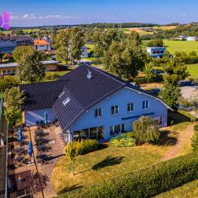 Foto inzerátu Prodej komerčního objektu s restaurací s 4 tenisovými kurty a 5 byty