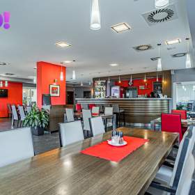 Foto inzerátu Prodej komerčního objektu s restaurací s 4 tenisovými kurty a 5 byty