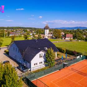 Foto inzerátu Prodej komerčního objektu s restaurací s 4 tenisovými kurty a 5 byty