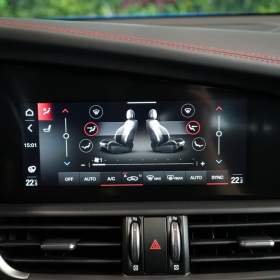 Foto inzerátu Alfa Romeo Giulia COMPETIZIONE*H/K*LED*ZÁRUKA*CA