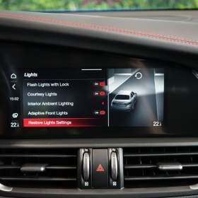 Foto inzerátu Alfa Romeo Giulia COMPETIZIONE*H/K*LED*ZÁRUKA*CA