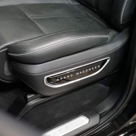 Foto inzerátu Jeep Grand Wagoneer SERIES2*360*MASÁŽ*MULTIMEDIA*7